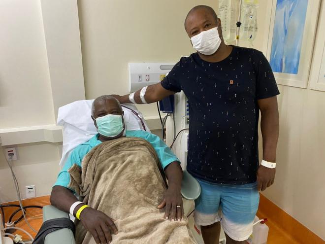 Pai e filho fazem tratamento no Hospital Márcio Cunha
