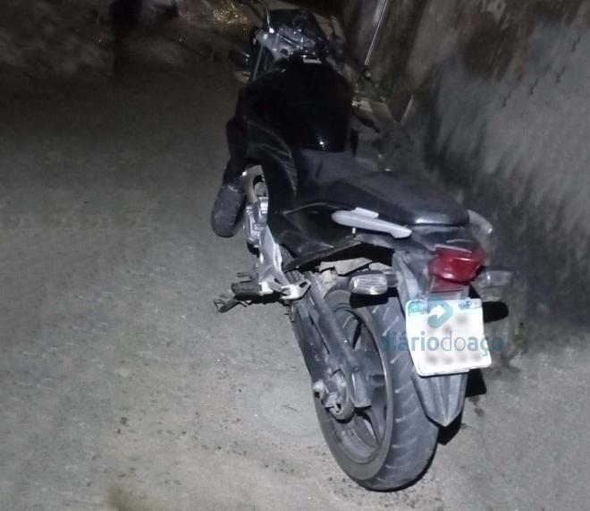 Moto usada pelo foragido tinha sido furtada em Ipatinga, há três meses, e foi removida ao pátio credenciado 