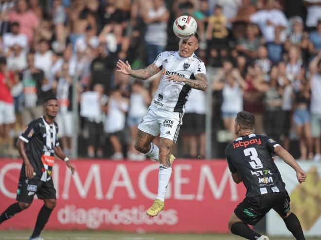 Usando um time misto, o Atlético perdeu de 1 a 0 no interior mineiro