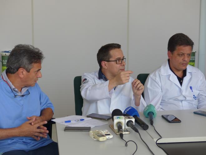 Participaram da entrevista os médicos José Roberto Batista, Rodrigo Machado e José Silveira  