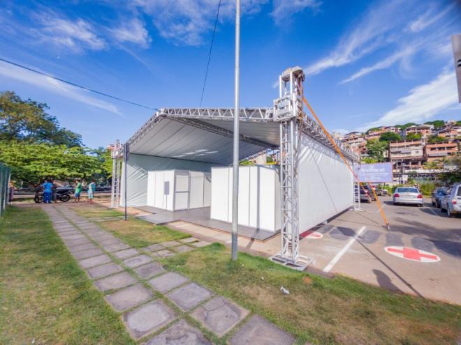 Tenda montada junto à UPA é uma estrutura com capacidade para fazer atendimento a pacientes com suspeita de dengue, diagnóstico e hidratação venosa