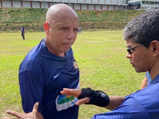 O meia Ticá assinalou dois gols no empate contra o Vila Nova