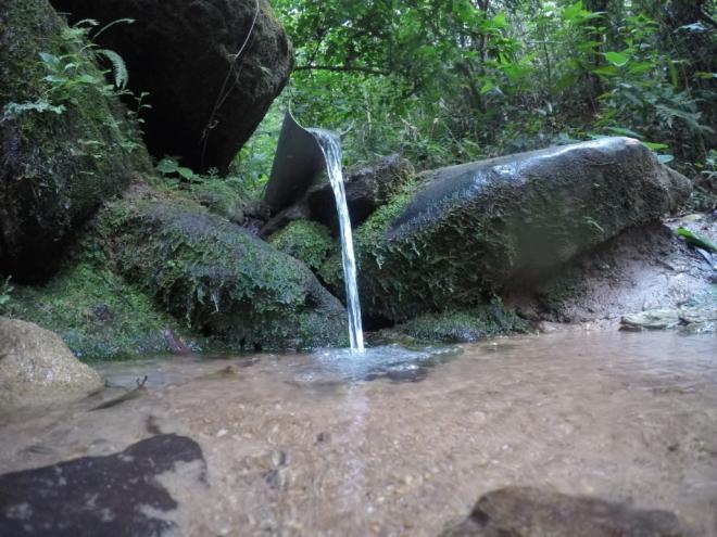 O nome Biquinha é devido à nascente localizada no interior da APA