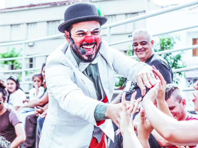 O improviso e a plateia são elementos fundamentais para o show