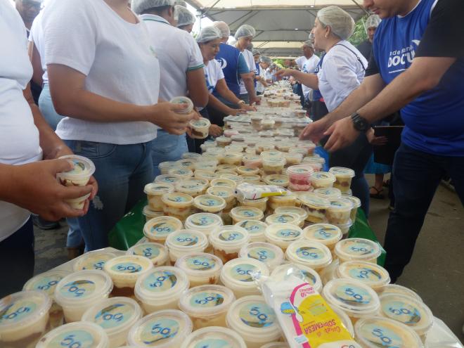 Foram distribuídos à população mais de 10 mil potes com bolo