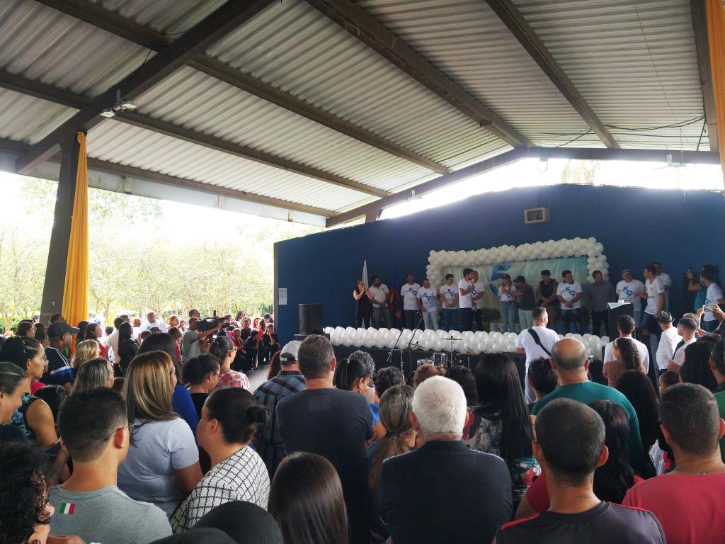 Uma cerimônia de abertura das comemorações de aniversário foi realizada no galpão principal do Parque Ipanema 