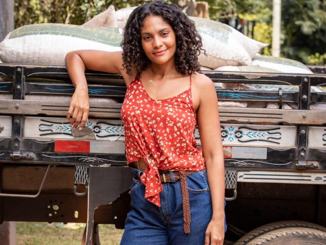 Aline (Barbara Reis) é guiada por sua força e coragem na trama global