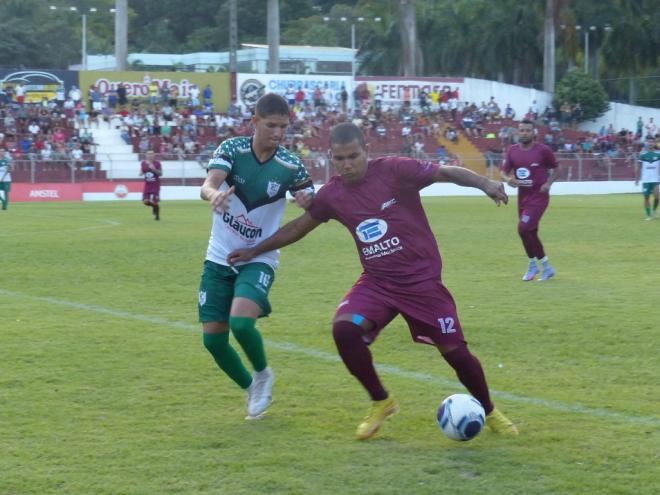 Muitas disputas de bola e um jogo de boa qualidade marcaram o confronto, enquanto a bola rolou para Acesita x Palmeiras  
