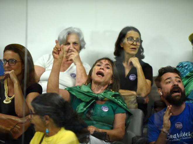 Reunião foi marcada pela presença de pessoas contrárias ao PL das fake news