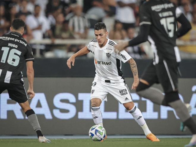 O argentino Pavon deverá novamente começar como titular no ataque do Galo