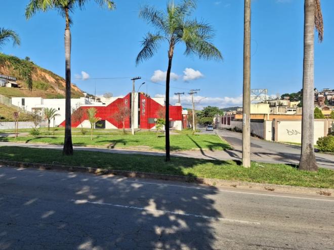 Corpo de homem foi encontrado sem vida em uma banheira em suíte de motel; não havia sinais de violência e causa da morte será apontada no exame de necropsia 