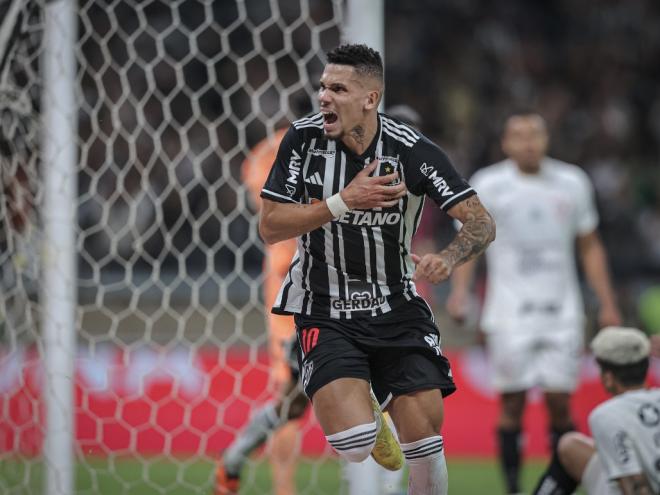 Paulinho fez os gols da vitória