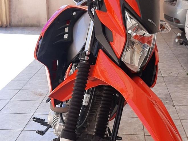 O dono da moto chegou a assinar o recibo e, enquanto aguardava o dinheiro ''cair na conta''