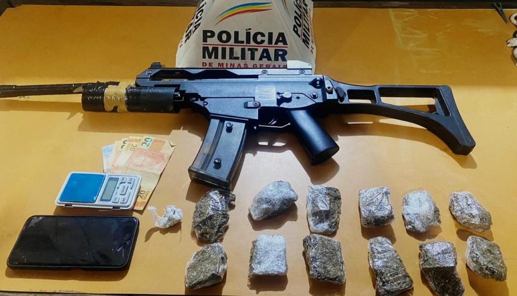 Essa réplica de fuzil foi apreendida com traficante no alto do bairro Caravelas em Ipatinga