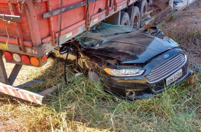 Ford Fusion ficou completamente destruído, na batida 