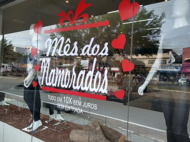 O Dia dos Namorados será celebrado no dia 12 de junho, uma terça-feira 