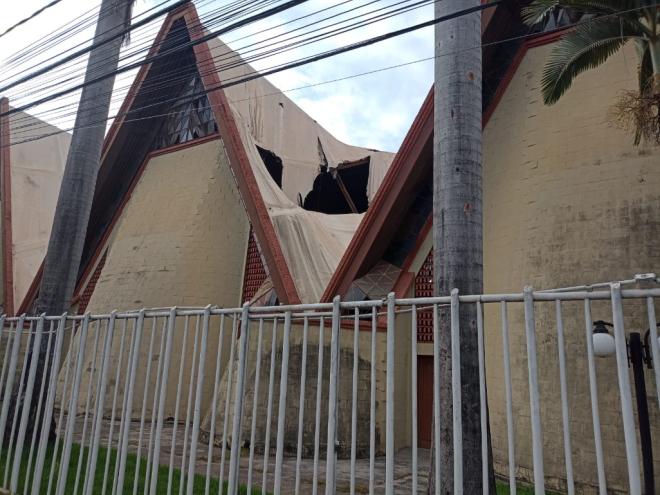 Responsáveis pela igreja ainda não informaram sobre previsão e custos da obra do teto da catedral