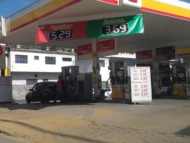 O preço da gasolina em um posto de combustível no Veneza já subiu R$ 0,40 