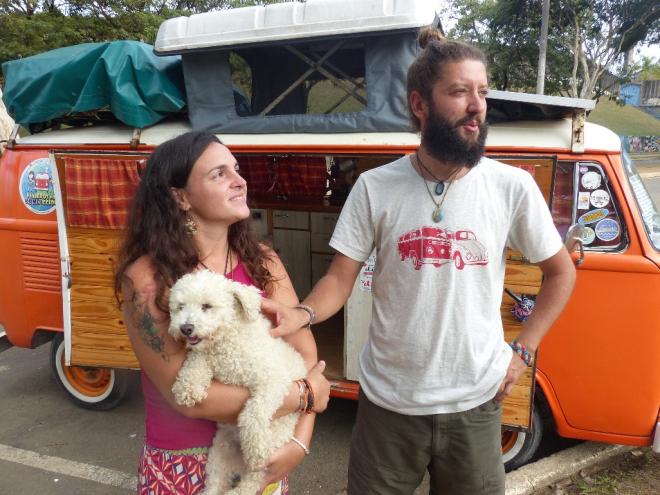 Marcio Santolin e Ivana Donato ficaram quase uma semana em Ipatinga, alojados em sua Kombi, estacionada em frente ao Parque Ipanema