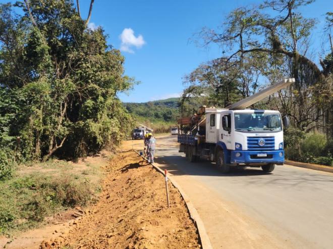 Há cerca de um ano a retirada do poste era necessária para pavimentação no trecho