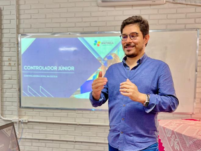 O Controlador Geral do município, Diêgo Tuschtler, explica que as atividades desenvolvidas pelo projeto contribuem com mudanças culturais