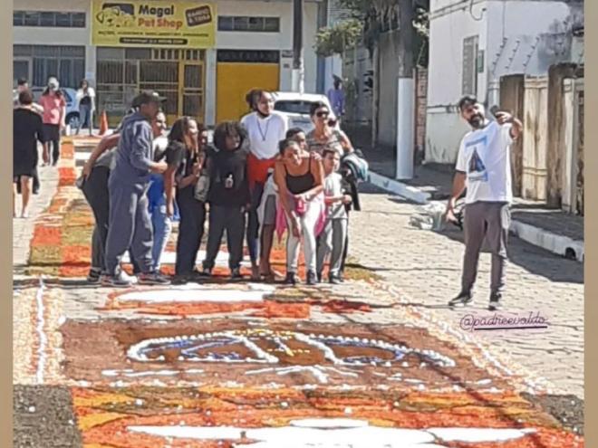 Na igreja Matriz em Fabriciano tapetes serão confeccionados a partir das 7h