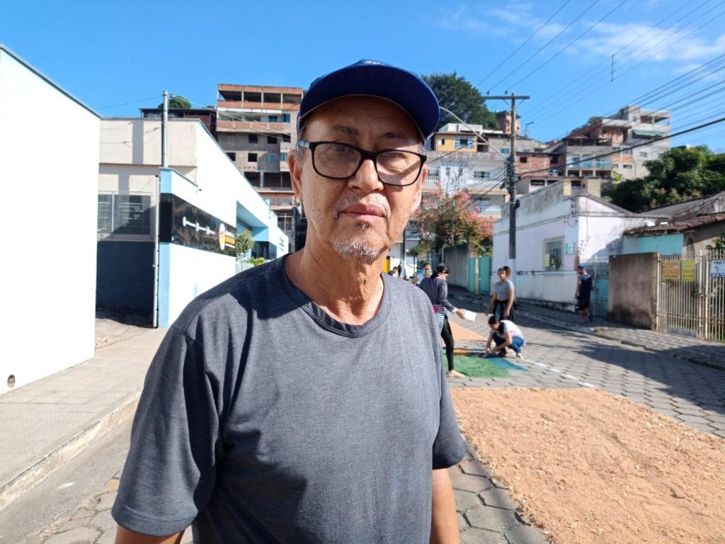 José Teófilo, 72, aposentado, bairro Mangueiras. ''É bom participar desta tradição e nos conscientizarmos de como é importante para nós cristãos celebrar o Corpus Christi. E muito bom também estar junto com os irmãos de outras comunidades aqui hoje''. 