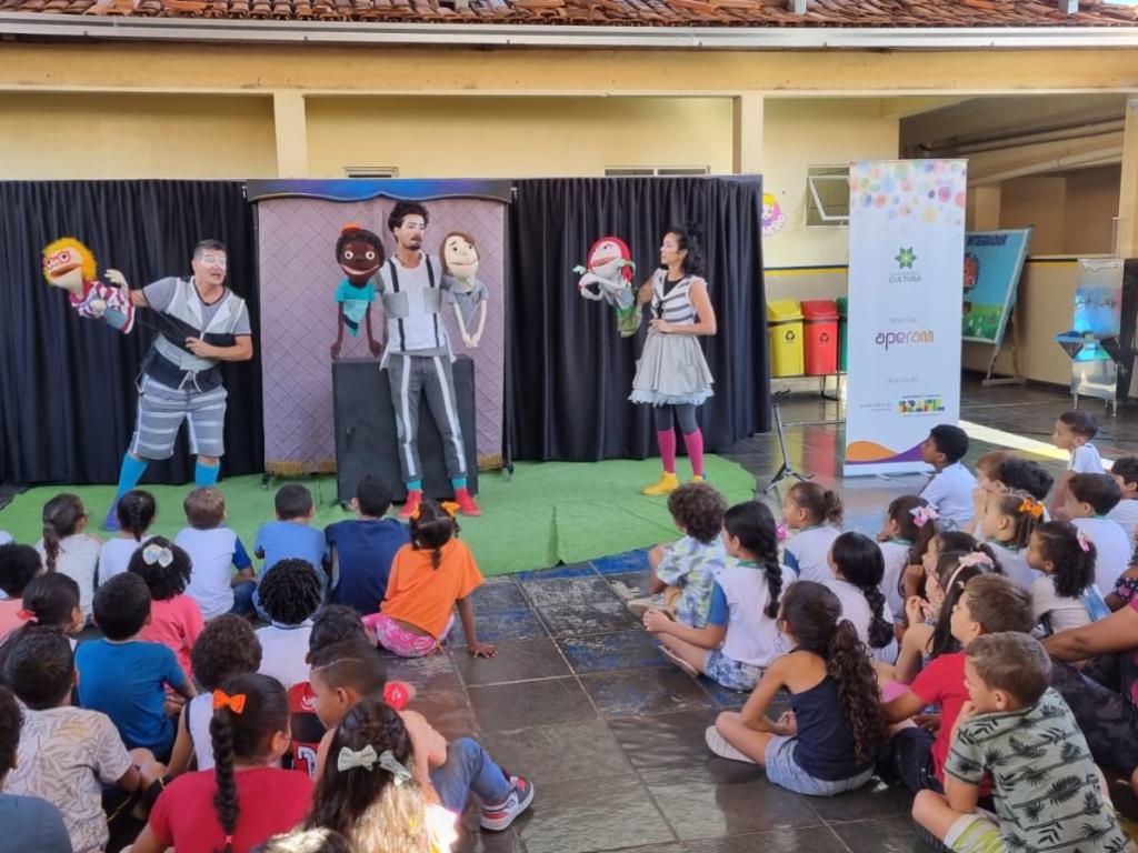 A iniciativa fomenta o protagonismo infantil e o papel disseminador de bons exemplos do professor