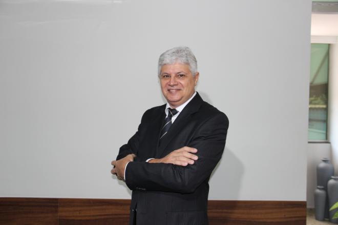 Selim de Salles, do sindicato dos bancários, afirma que o número de bancários está sim diminuindo