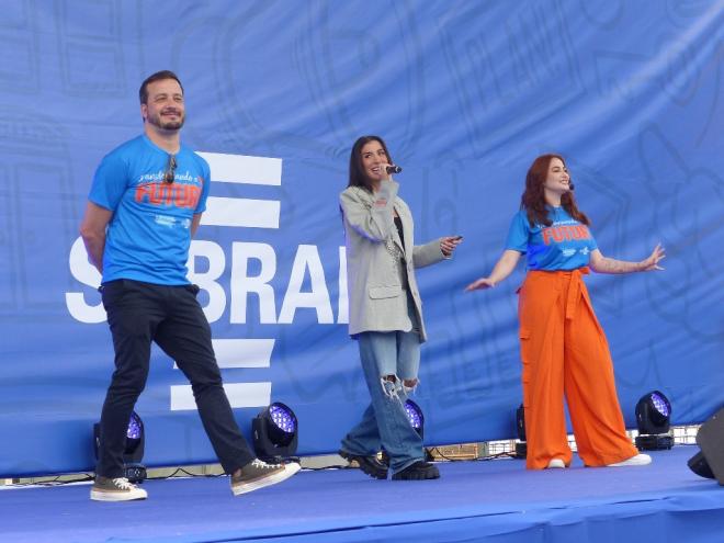 Bianca Andrade (Boca Rosa), foi recebida no palco pelos apresentadores Sharon Morais e o ex-CQC Rafael Cortez