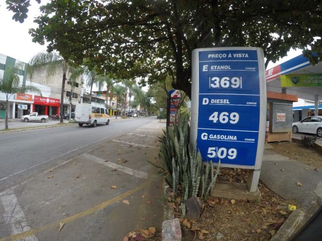 Preços dos combustiveis em um posto no bairro Bom Retiro 