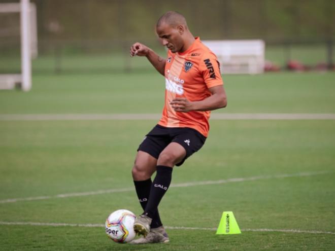 Patric, que já jogou no Atlético, é o destaque do Itabirito, que busca o inédito acesso à elite do futebol mineiro