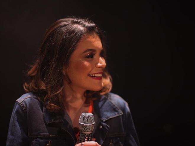 A cantora Letícia Barros estreia show autoral ''Órion''