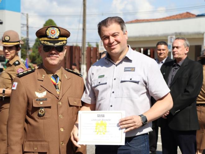 O Coronel Juliano Fábio Lemos Dias, comandante da 12ª Região da Polícia Militar de Minas Gerais e o diretor de Sustentabilidade e Relações Institucionais da Usiminas, André Chaves