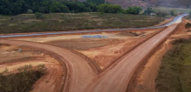 Os trabalhos de pavimentação da MG-760 estão concentrados no entroncamento com a MG-320, onde há o trevo 