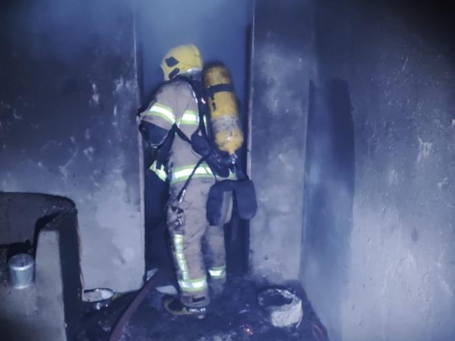 Bombeiros precisaram forçar a entrada na casa