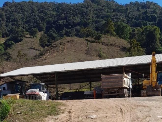 O canteiro de obras estava instalado próximo ao trevo do município de Antônio Dias 