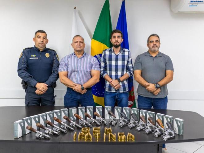 Secretaria de Justiça e Segurança Pública do Estado de Minas Gerais doou 15 revólveres e 4.000 munições calibre 38 para o município