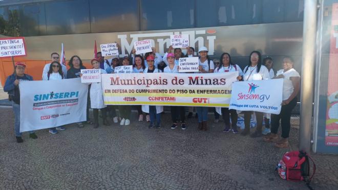 Profissionais da enfermagem do Vale do Aço e do Vale do Rio Doce marcaram presença no protesto em Brasília 