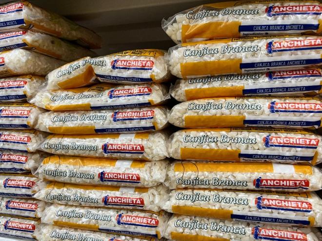 Um ingrediente muito procurado nesta época do ano é a canjica branca  