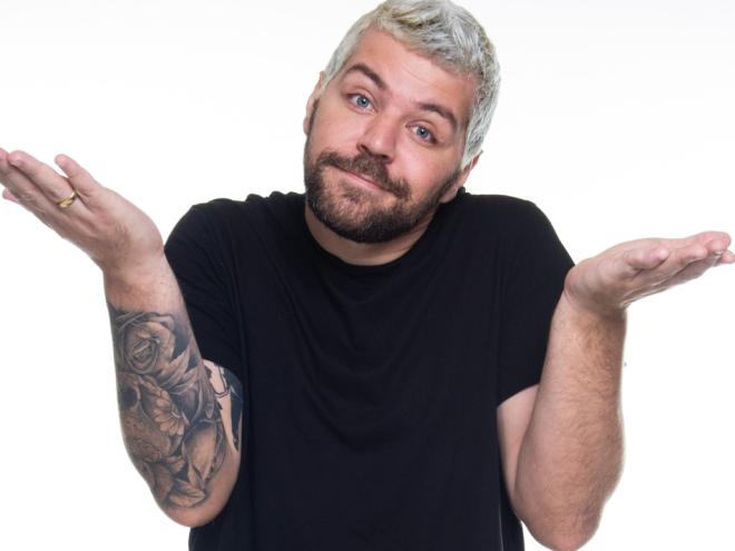O paulista Victor Sarro promete boas risadas no show