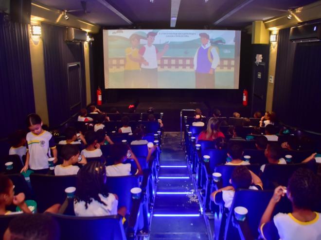 Em cada sessão, o projeto alcança o público com pouco acesso a equipamentos culturais 