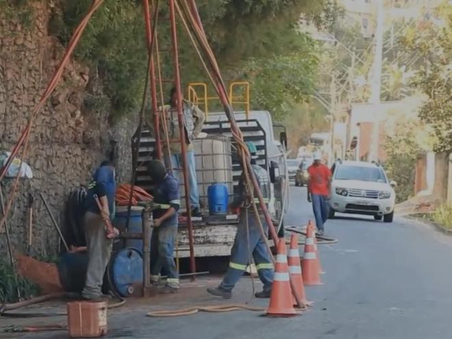 Ruas estreitas dos bairros Ana Rita e São José não comportam o trânsito intenso