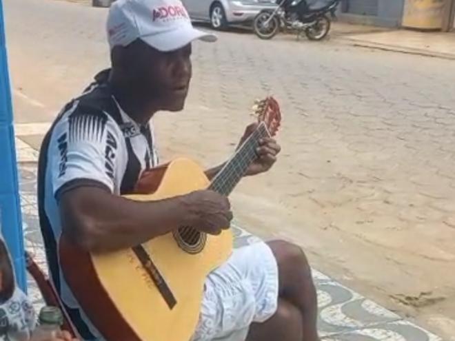 Bitu era conhecido por tocar violão nos bares de Santana do Paraiso