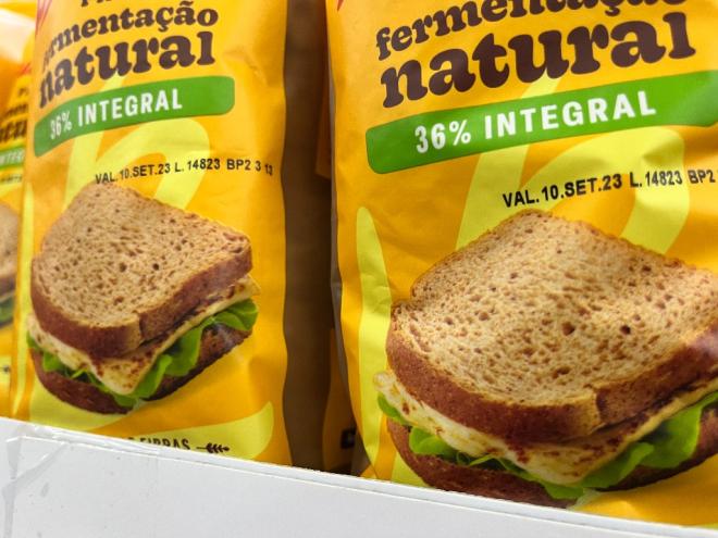 É obrigatória a declaração do percentual de ingredientes integrais presentes na composição dos alimentos à base de cereais