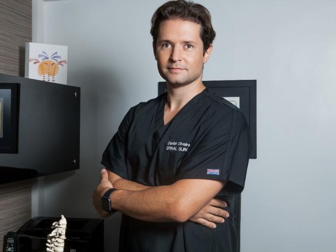 O médico ortopedista Daniel Oliveira falou sobre a doença e as medidas que podem ser adotadas para amenizar as dores 