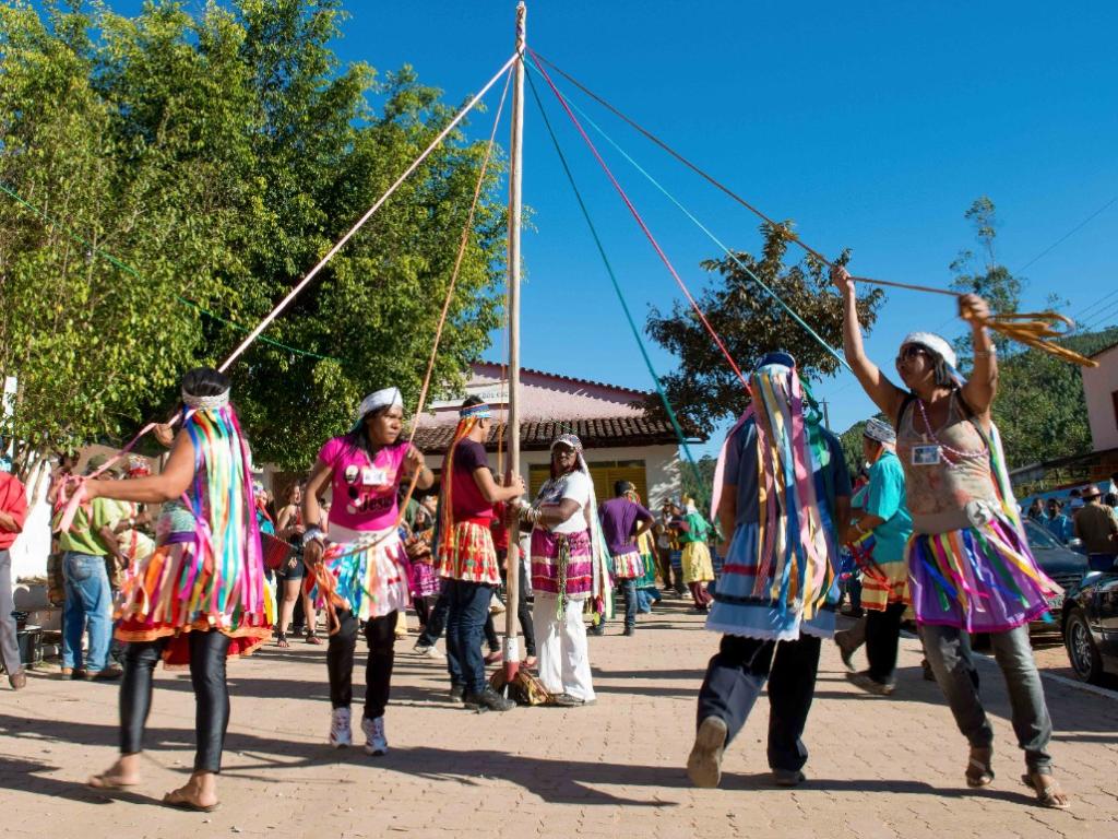 Tradicional na região, o grupo se apresenta também em festas culturais comunitárias