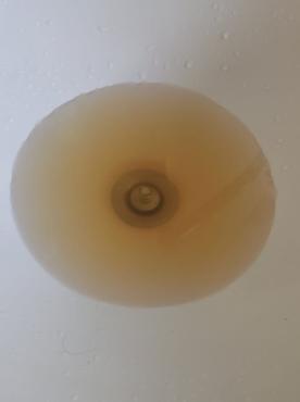 A água chegou nas residências com uma coloração de ferrugem e com um forte odor 