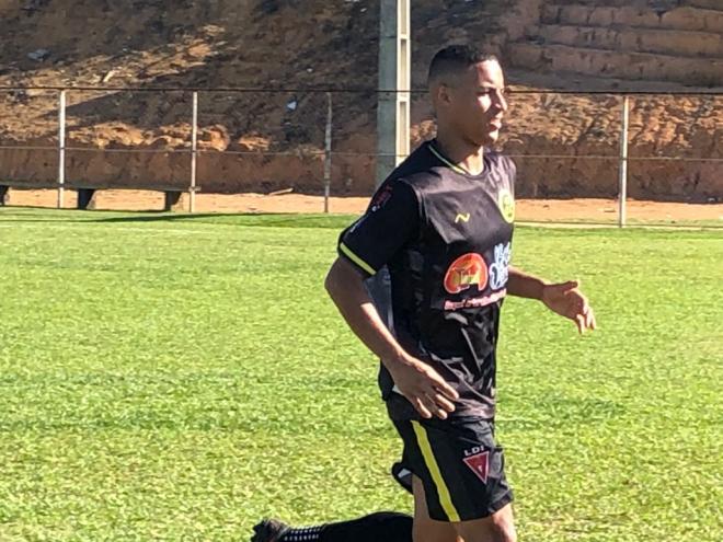Otávio, autor de dois gols na tarde histórica