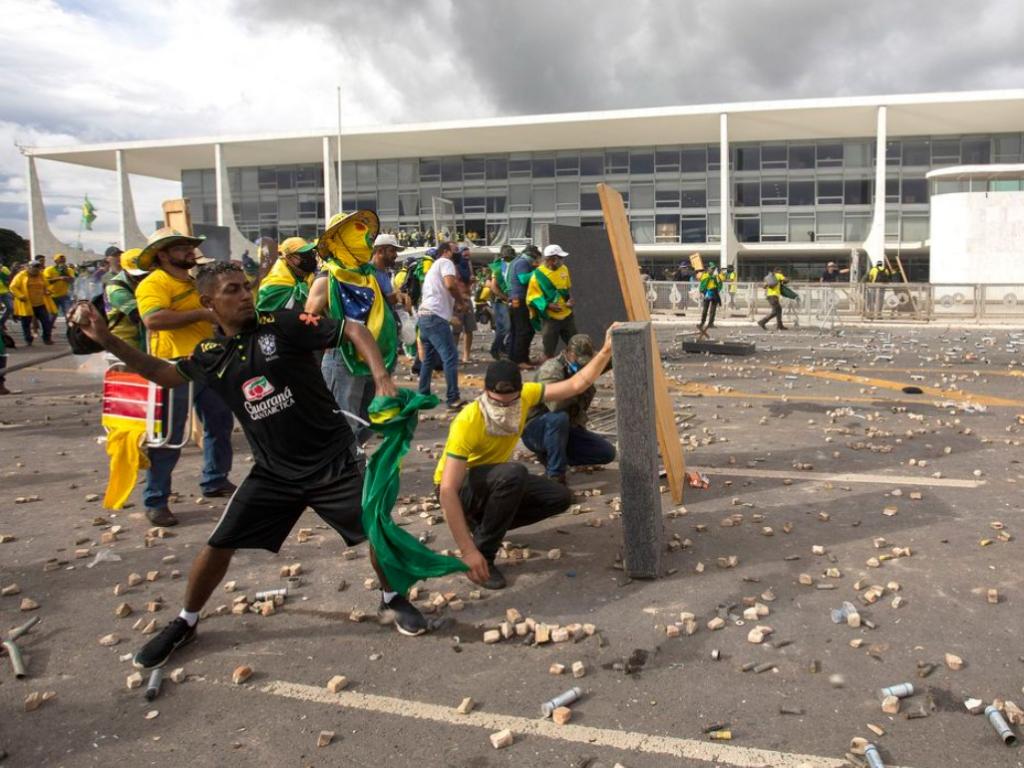 Na ocasião, vândalos depredaram as sedes do Supremo Tribunal Federal (STF), o Congresso e o Palácio do Planalto